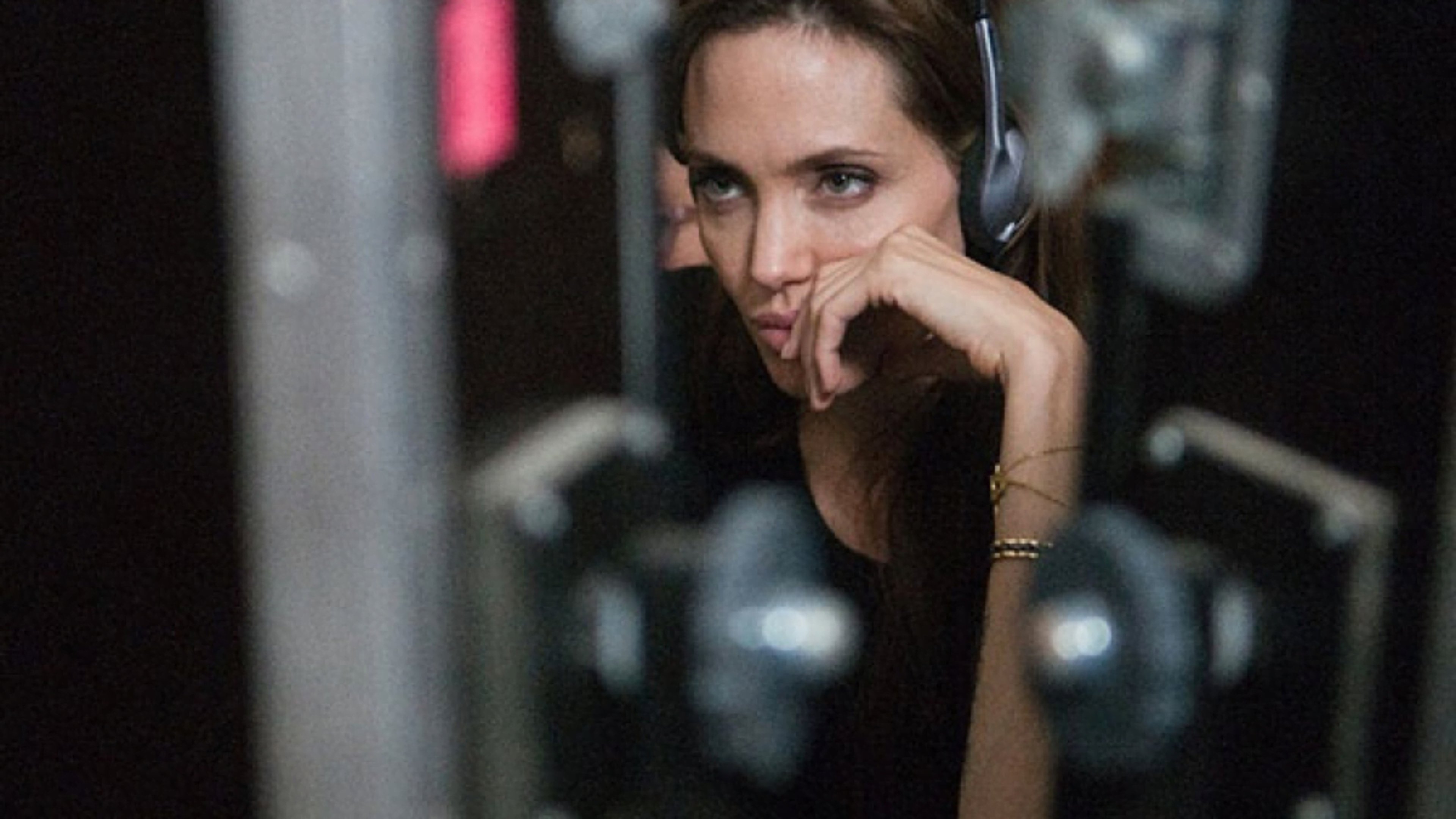 Angelina Jolie: 5 film per conoscerla come regista Cover
