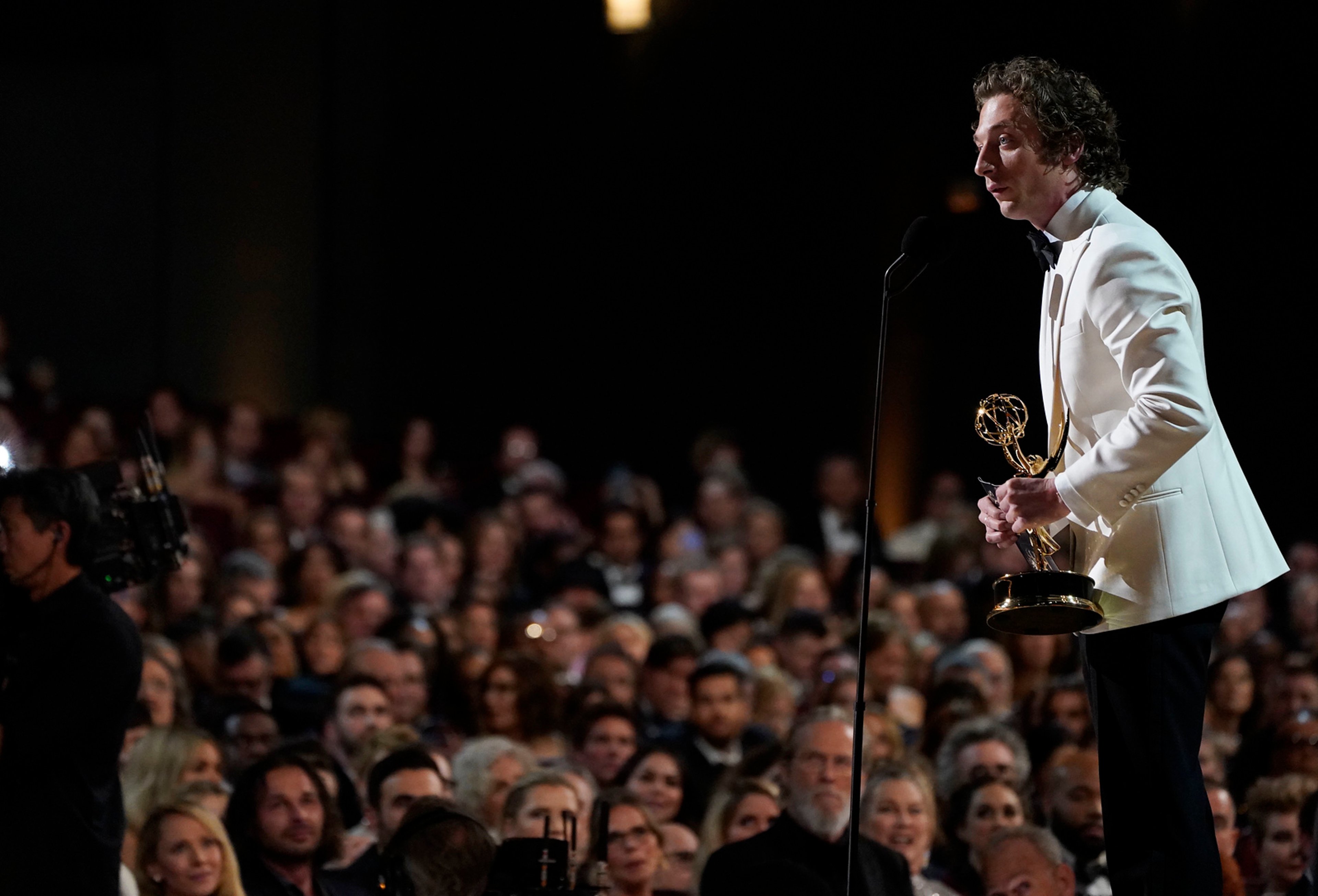Emmy Awards 2024, i vincitori: trionfano Succession e The Bear Copertina