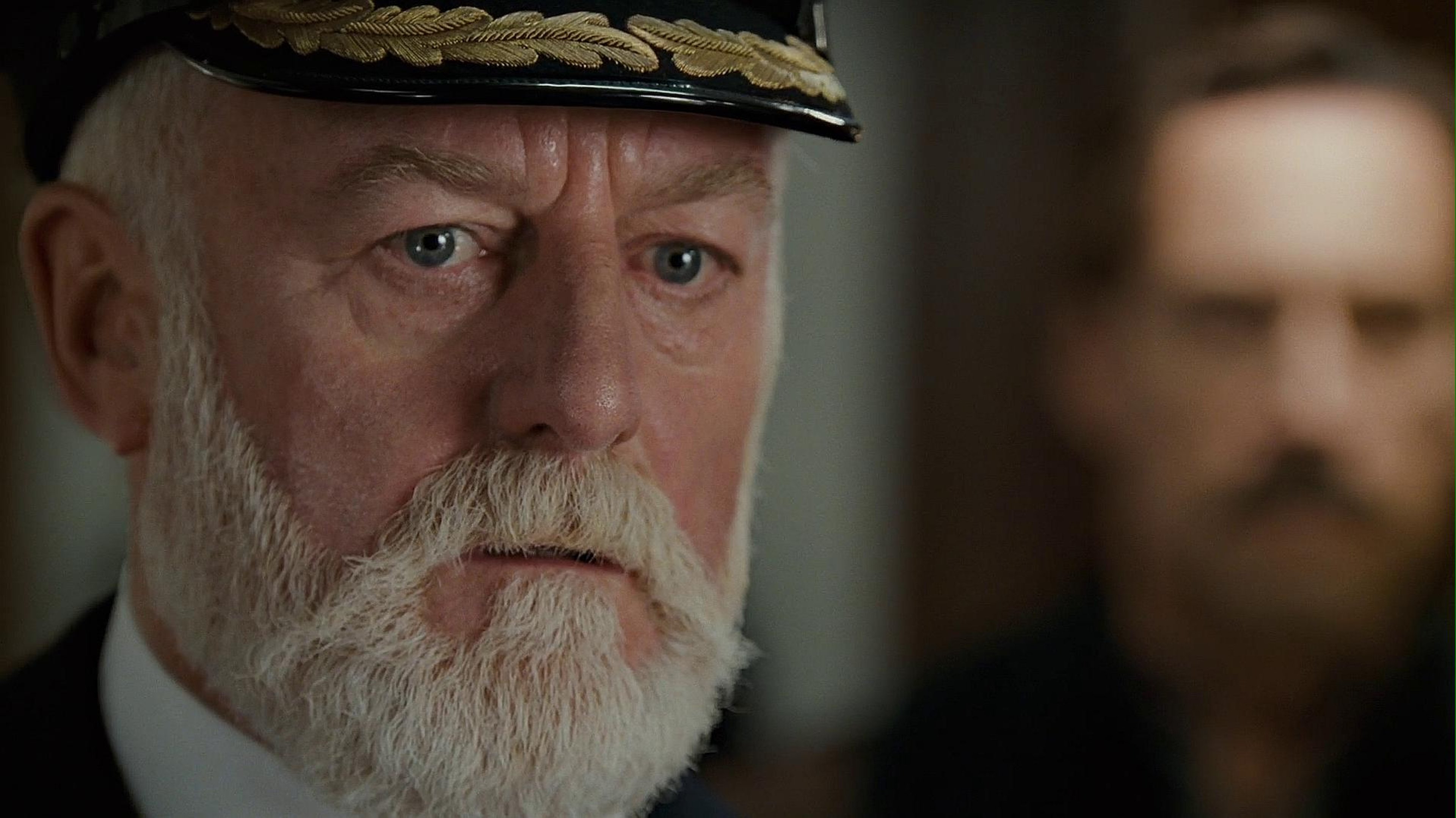 Bernard Hill, il celebre capitano del Titanic, ci lascia a 79 anni Copertina